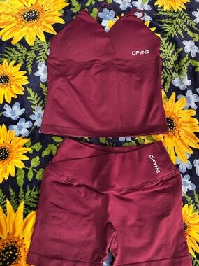 DFYNE Women's Burgundy Active Shorts set